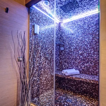 Dharma Luxury & Рим
