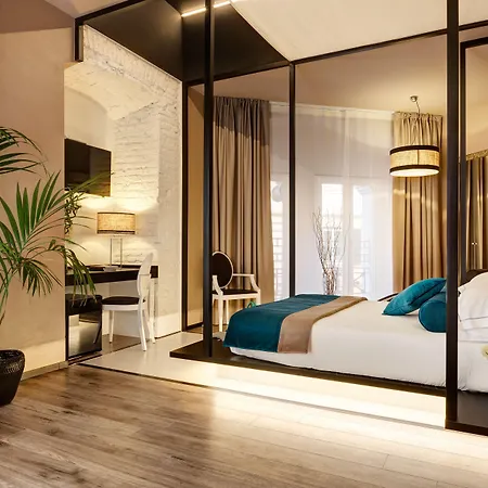 ホテル Dharma Luxury & 4*