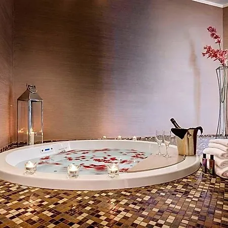 Hotel Dharma Luxury & 4*