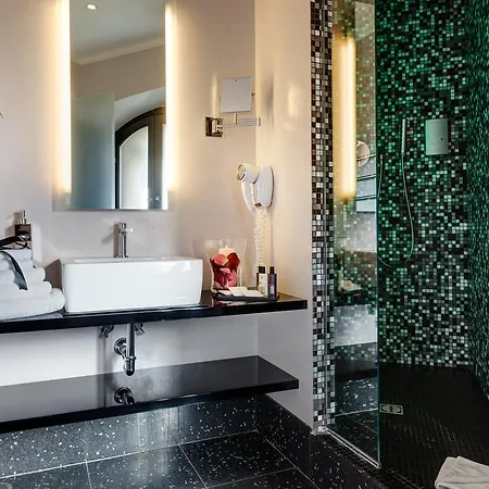 Hotel Dharma Luxury & 4*