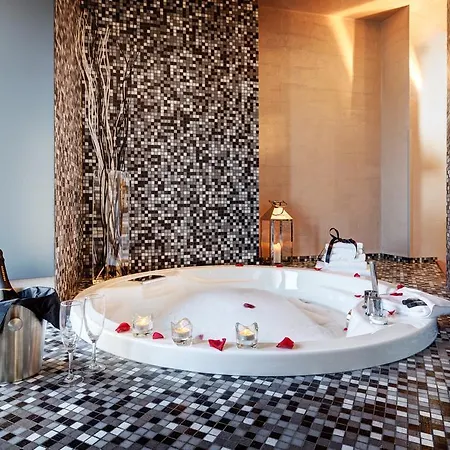 Dharma Luxury & Hotel 4*