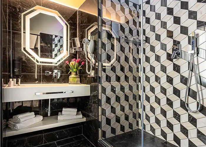 Dharma Luxury & Hotel