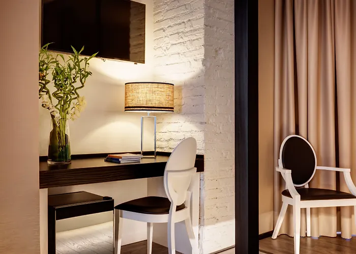 Dharma Luxury & Roma